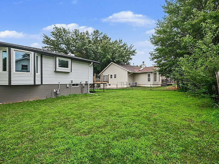 10808 Hogantown Dr — Photo 17
