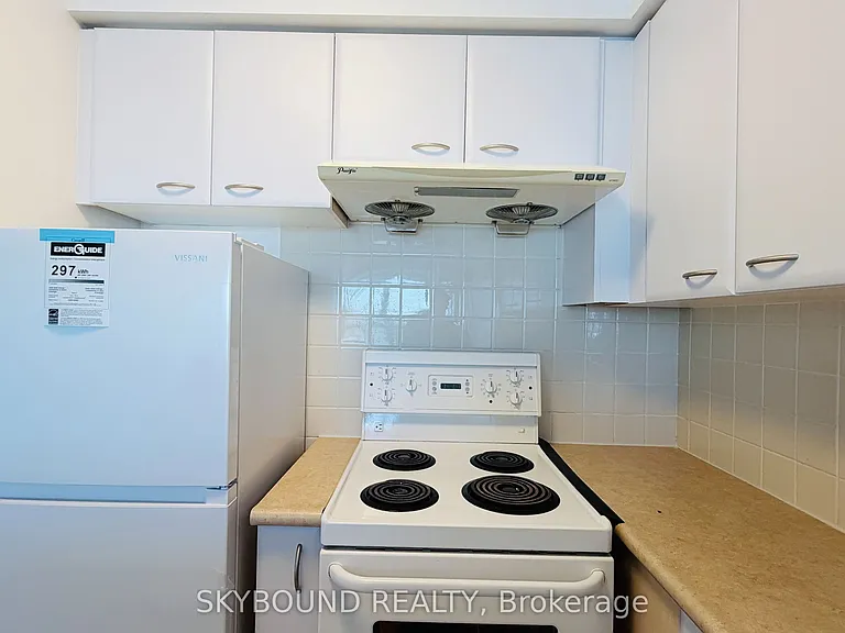 38 Lee Centre Dr #1702 — Photo 7