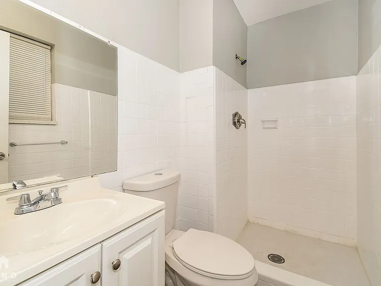 214 N Whitney St — Photo 12