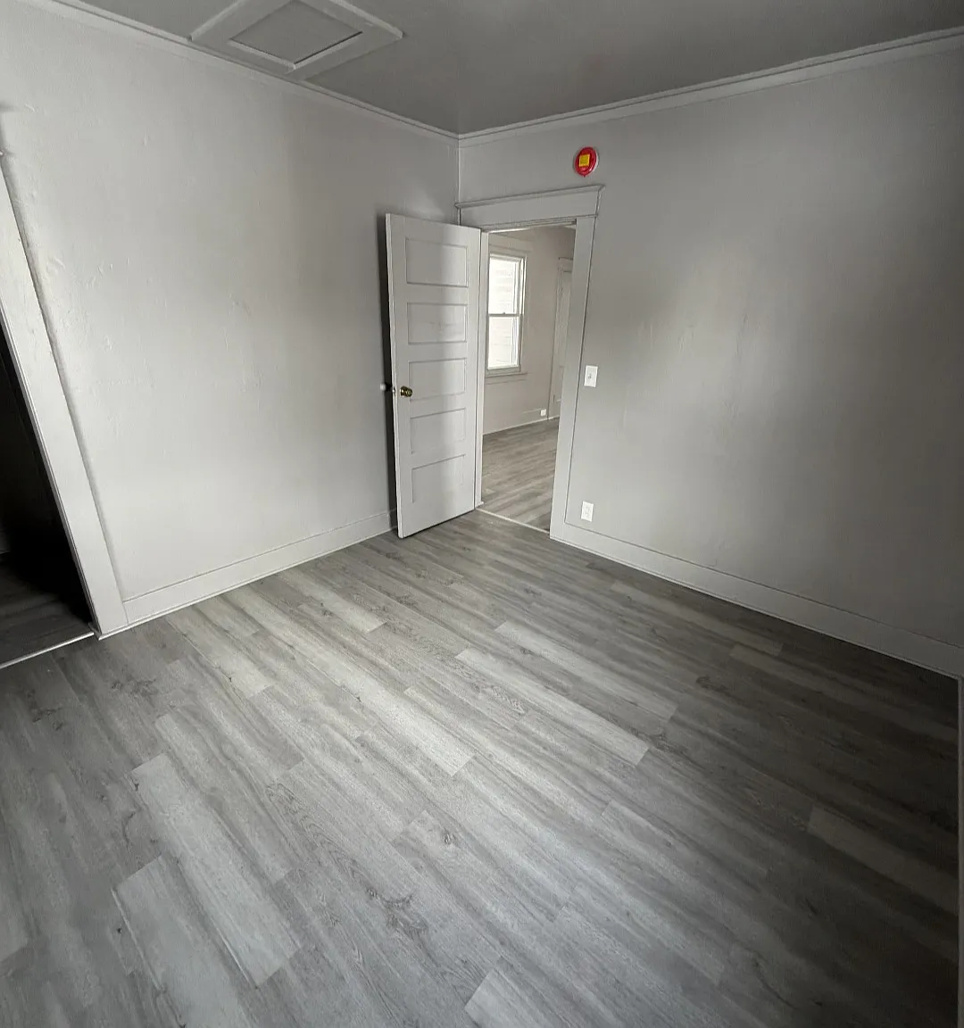 2526 White St — Photo 4