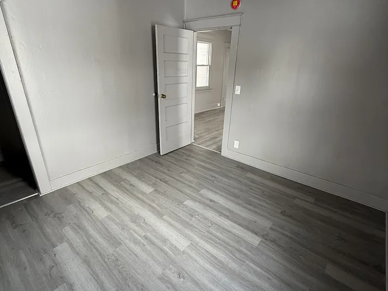 2526 White St — Photo 4