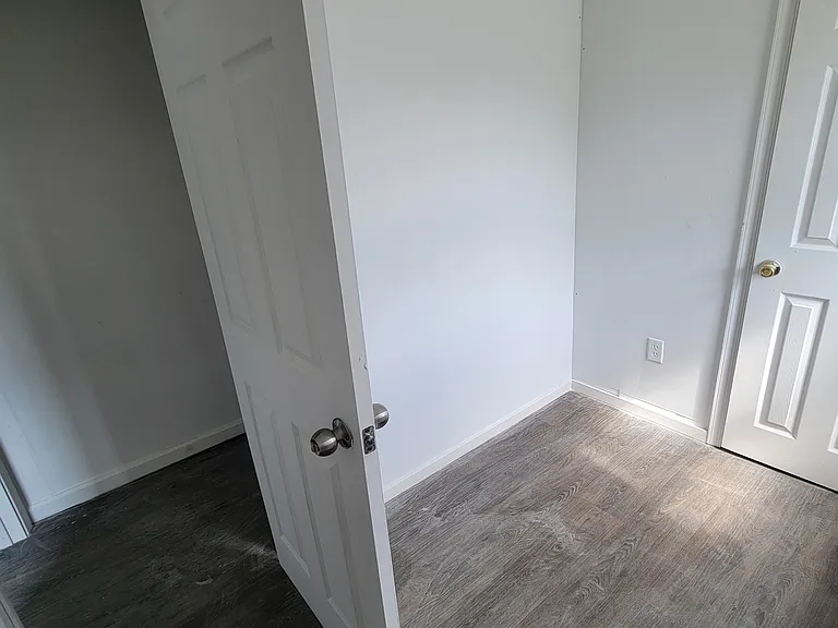 806 W 5th St #1 — Photo 8