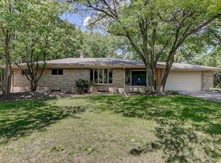 22132 W Ridge Rd, Waukesha, WI 53186