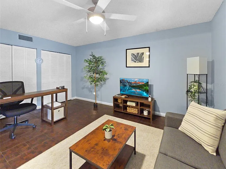 553 Fairways Cir #B — Photo 6