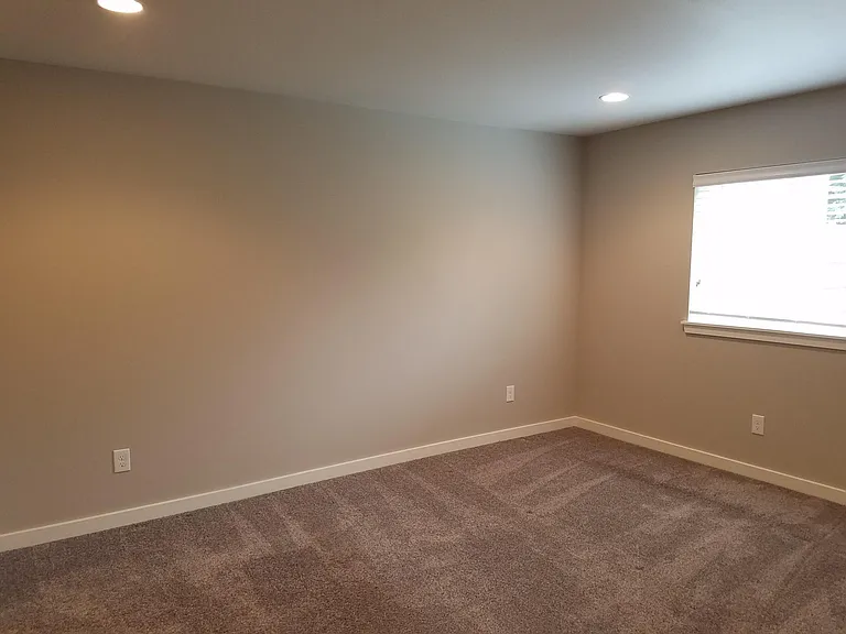 265 NE Alder St — Photo 8