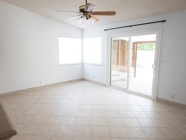 4433 Live Oak Dr — Photo 10