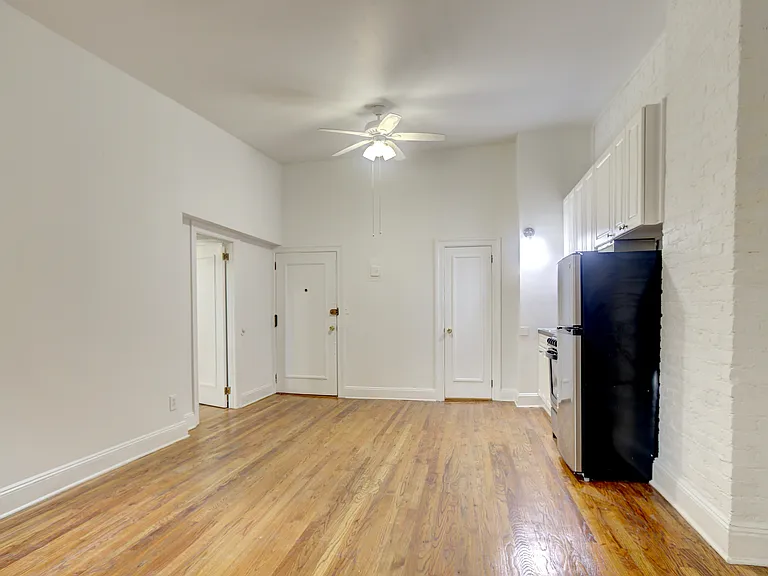 304 W 30th St #19 — Photo 2