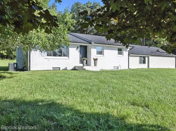 5561 Delmas Rd, Clarkston, MI 48348