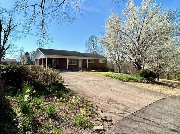 109 Dove St SW, Lenoir, NC 28645