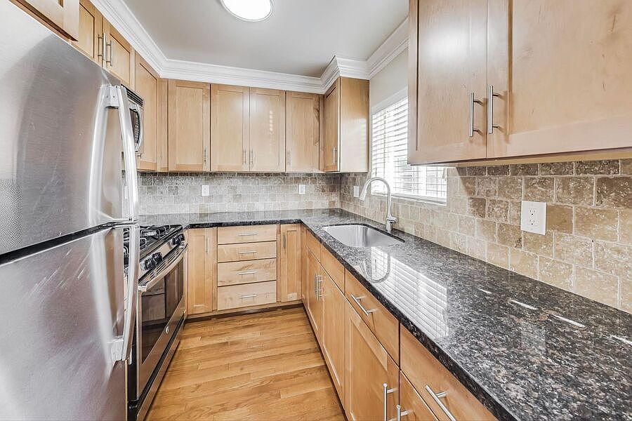 1st image of 1549 San Carlos Ave APT 07