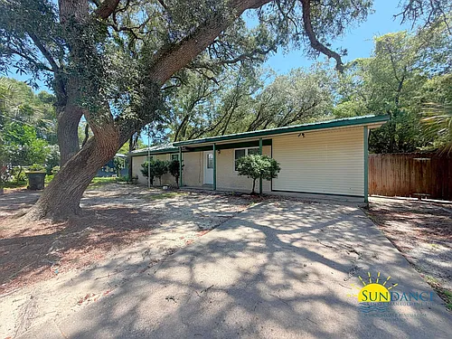 210 Buck Dr NE Photo 1
