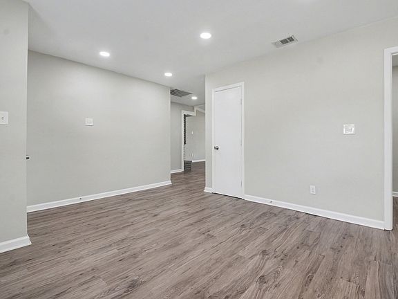 3rd image of 2901 Mill Trl