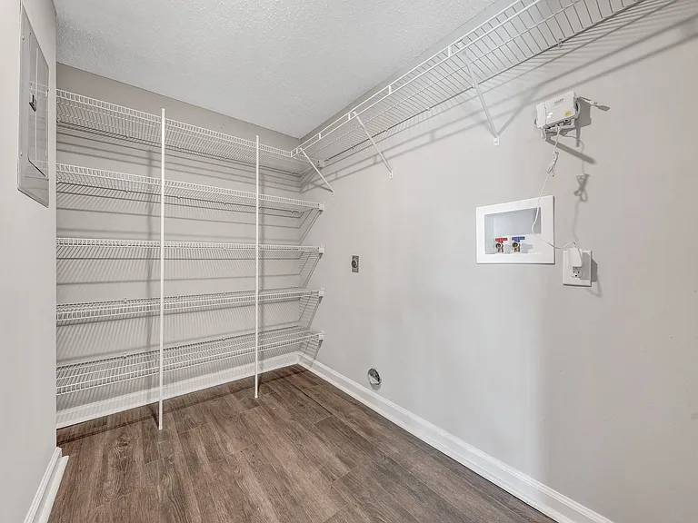 Sunscape Apartments — Photo 35