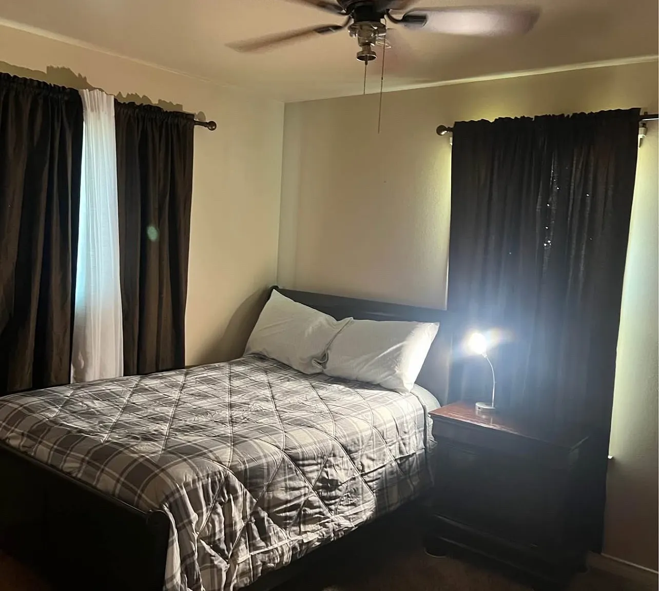 3 bed, 850 sqft, $595 — Photo 2