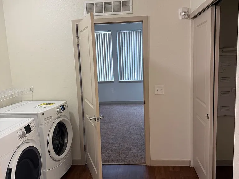 1305 N Peoria St — Photo 32
