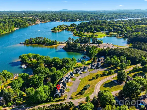 19 Heron Cove Loop #B, Hickory, NC 28601