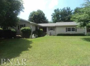 53 Hillcrest Dr, Clinton, IL 61727