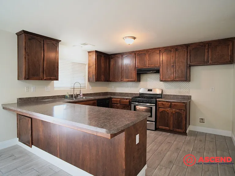 301 Alysheba Dr — Photo 5