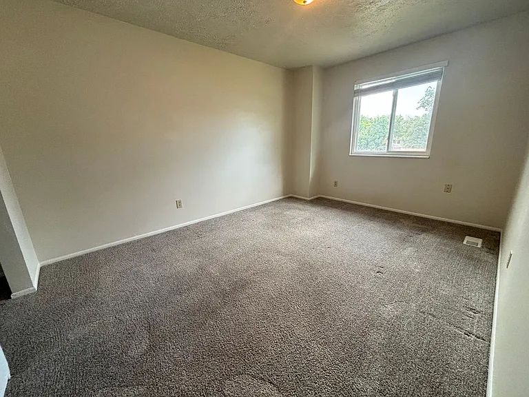 1815 E Vine St — Photo 16