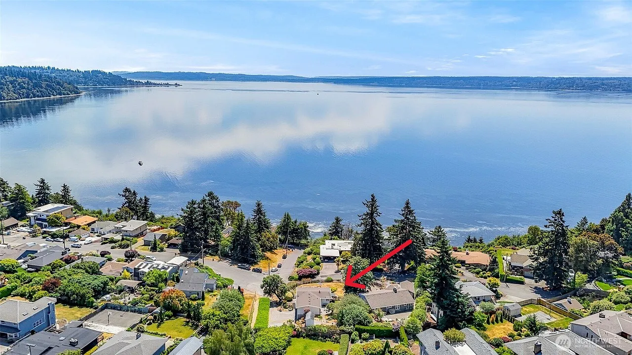 Shorewood Community - 1 block from beach on Puget Sound — Photo 1