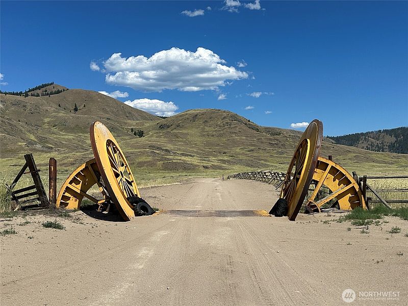 3rd image of 1027 Kuehne Road