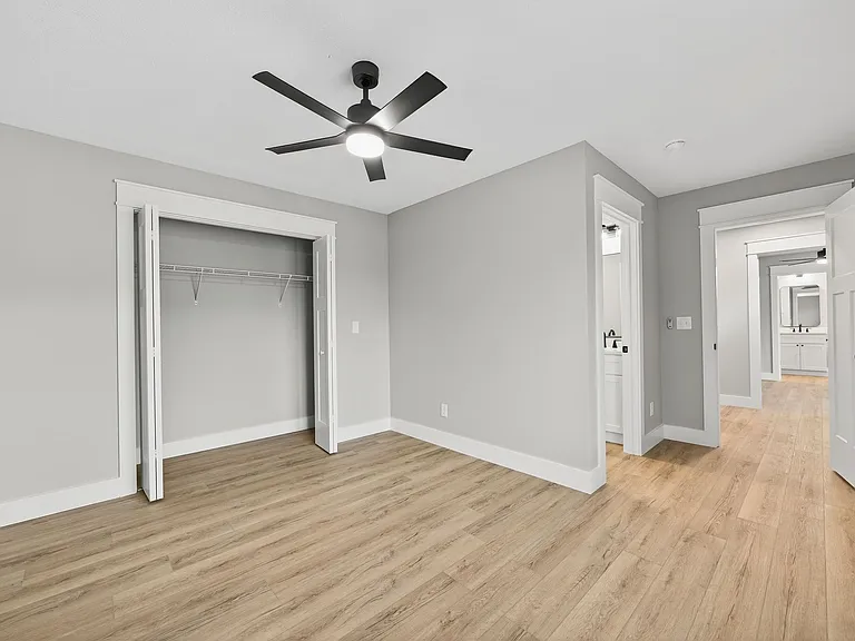 902 N Madison St — Photo 6