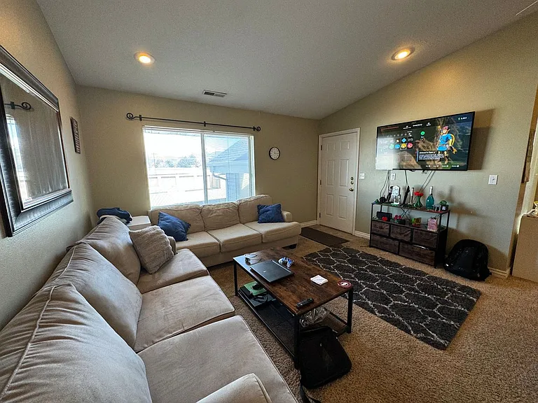 1541 N Riverside Ave #21 — Photo 3