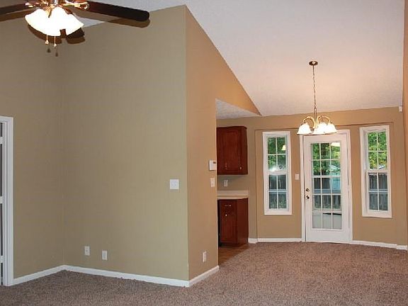 4th image of 416 Terrier Way
