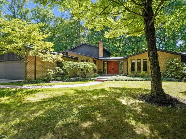 1482 Sand Run Rd, Akron, OH 44313