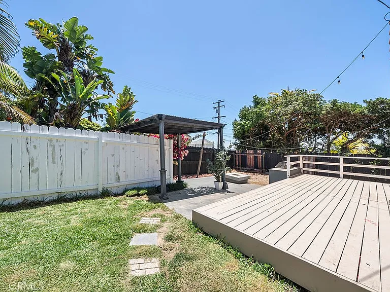 1881 Glenneyre St — Photo 3
