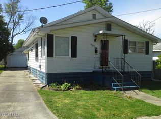 524 E Smith St, Benton, IL 62812