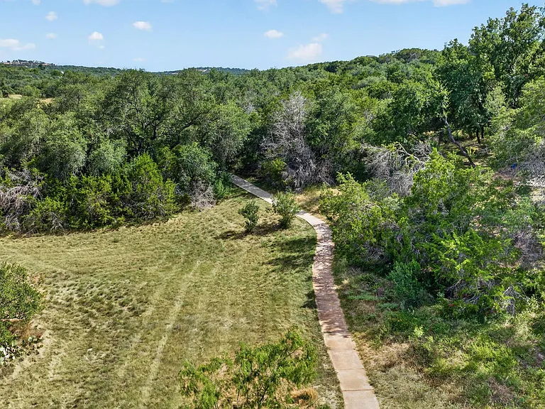 700 Rogart Dr — Photo 32