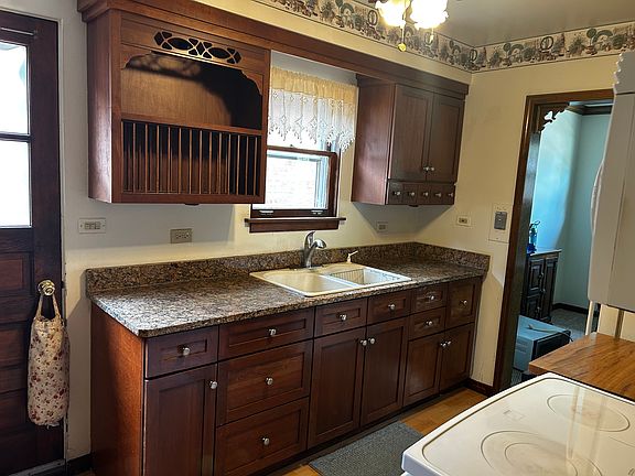 5th image of 4535 Warsaw Ave