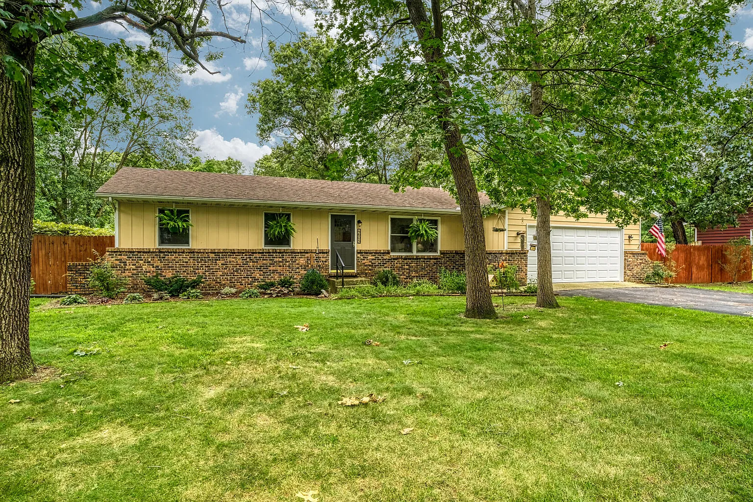 4605 E 1010 N photo 1