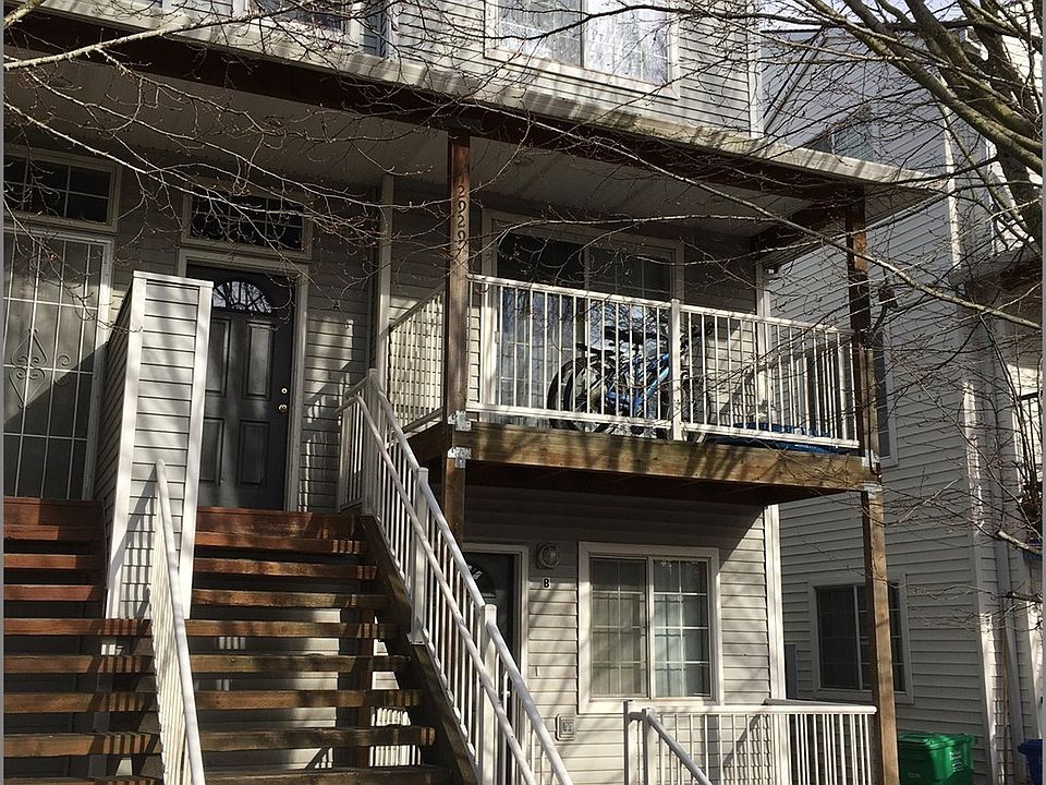 Exterior: vinyl siding, deck