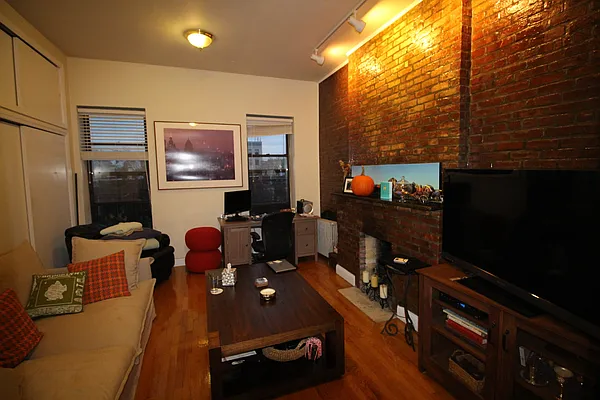 Rented by Brooklyn Real Inc | media 7