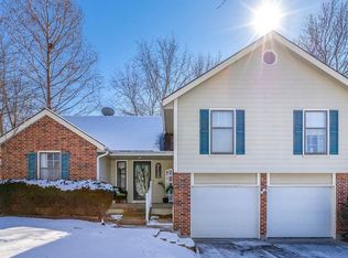 412 NE Stanton Ln, Lees Summit, MO 64064