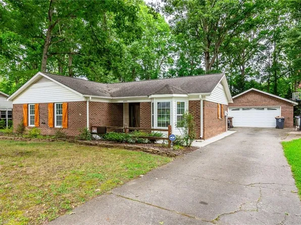 4801 Chaucer Dr, Greensboro, NC 27407