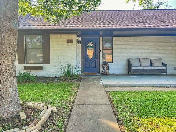 3rd image of 304 STEPHANIE DR