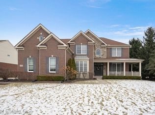 26384 Crestwood Dr, Novi, MI
