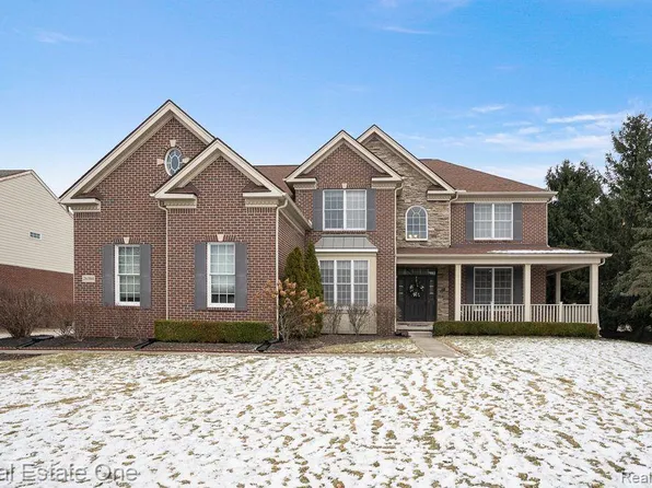 26384 Crestwood Dr, Novi, MI 48374