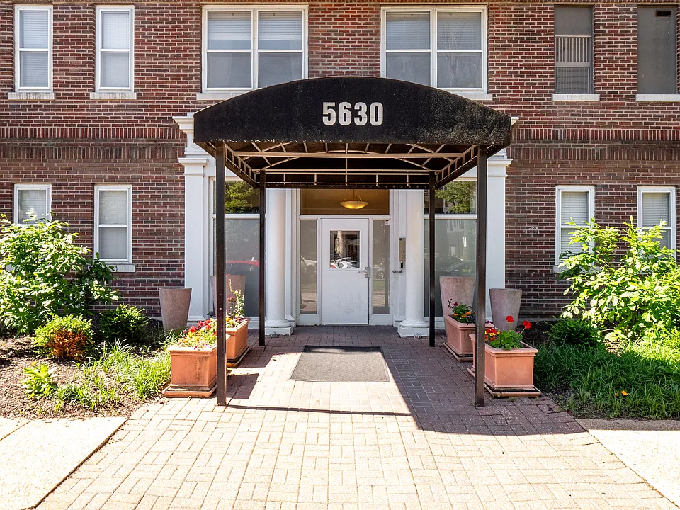 5630 Pershing Ave #16
