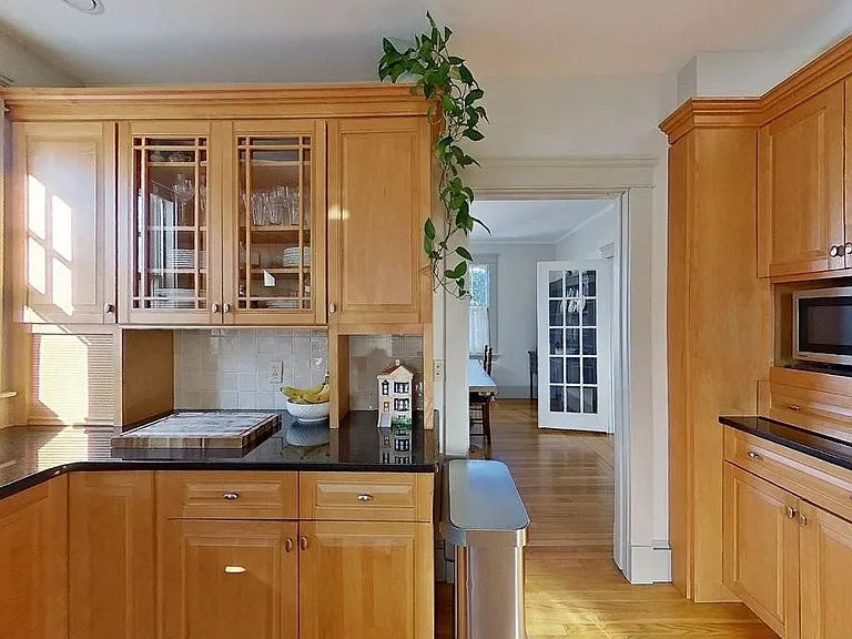 27 Cranston Ave — Photo 16