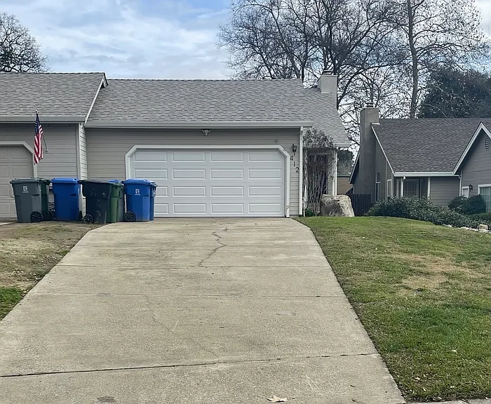 412 Lakeside Way — Photo 1