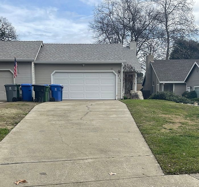 1st image of 412 Lakeside Way