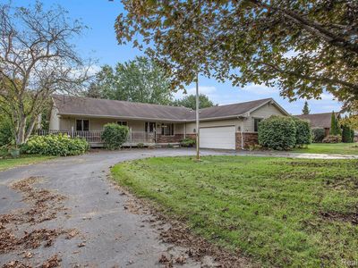 12590 Clover Ln, South Lyon, MI, 48178