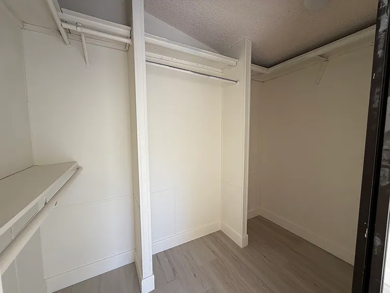 10411 Glory Ave — Photo 12