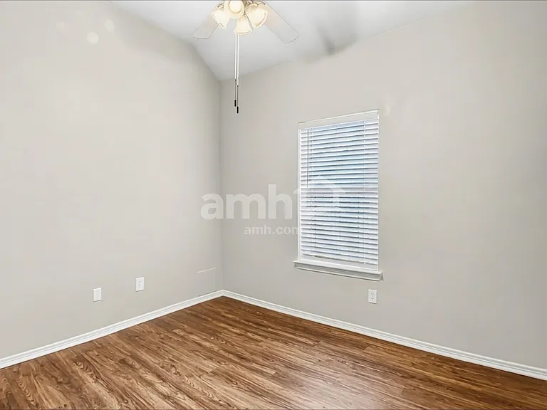 1016 Brazos Ct — Photo 15
