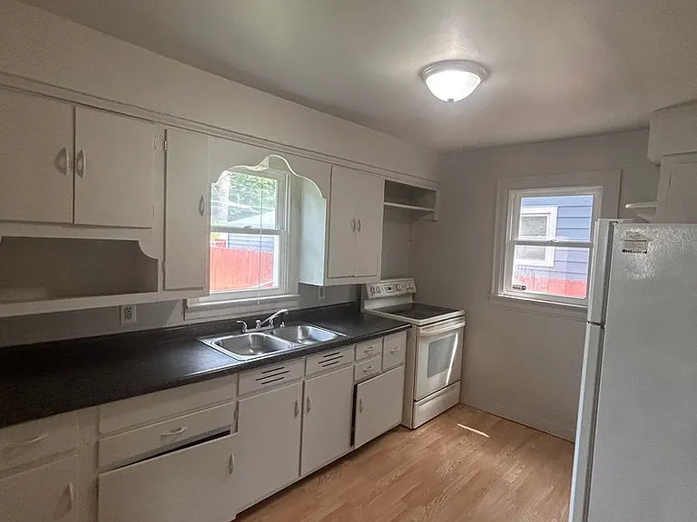 4319 S Park Dr — Photo 4