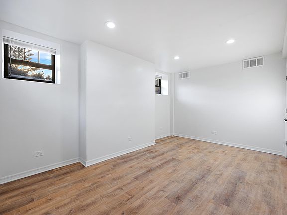 5th image of 3952 W Waveland Ave #B